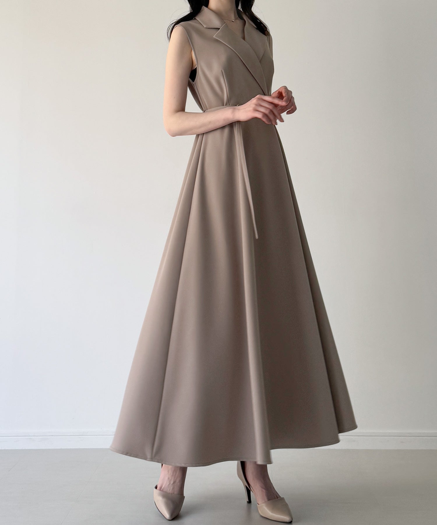 ジュノア JUNOAH テーラーカラーノースリーブワンピース(裏地なし) (グレージュ) グレージュ