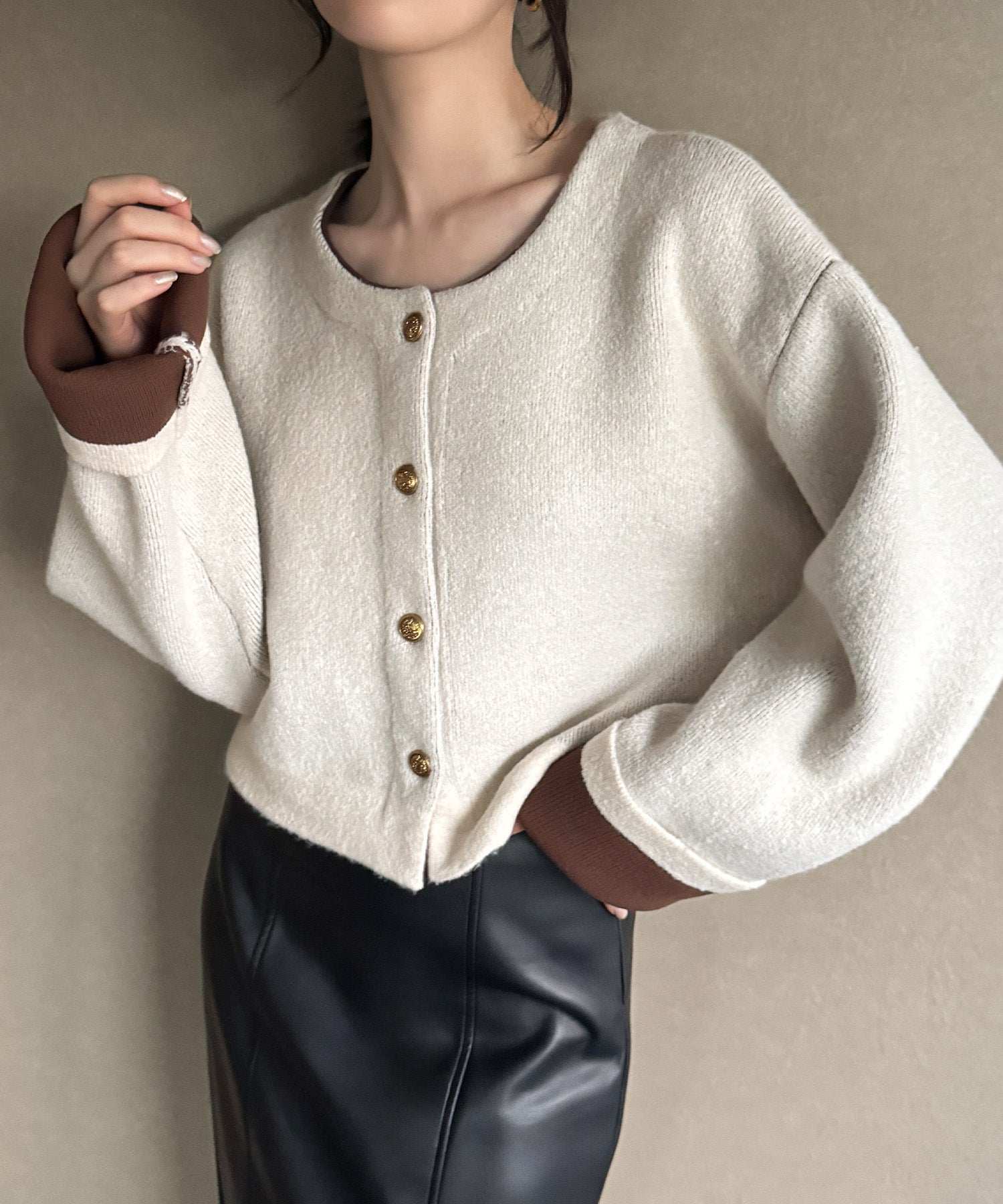 ジュノア JUNOAH 金釦裏配色ショートニットジャケット (アイボリー) アイボリー