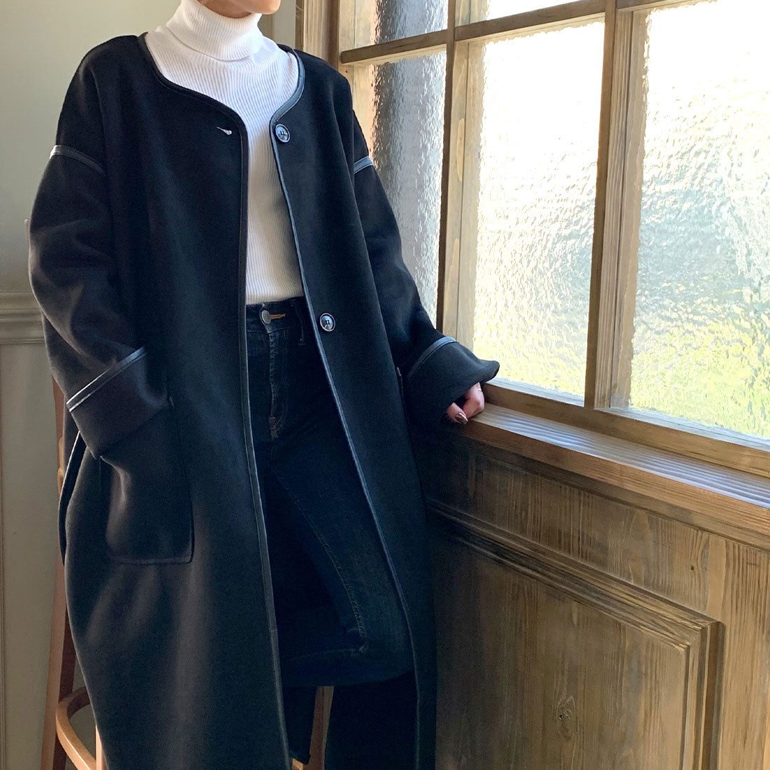 ジュノア JUNOAH ムートンパイピングノーカラーコート,ブラック