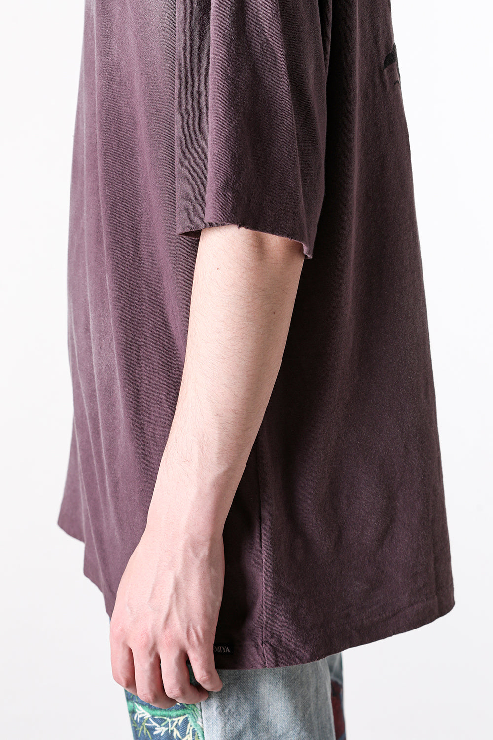 カミヤ KAMIYA “AGEHA” Embroidery Distressed Tee (BROWN) BROWN