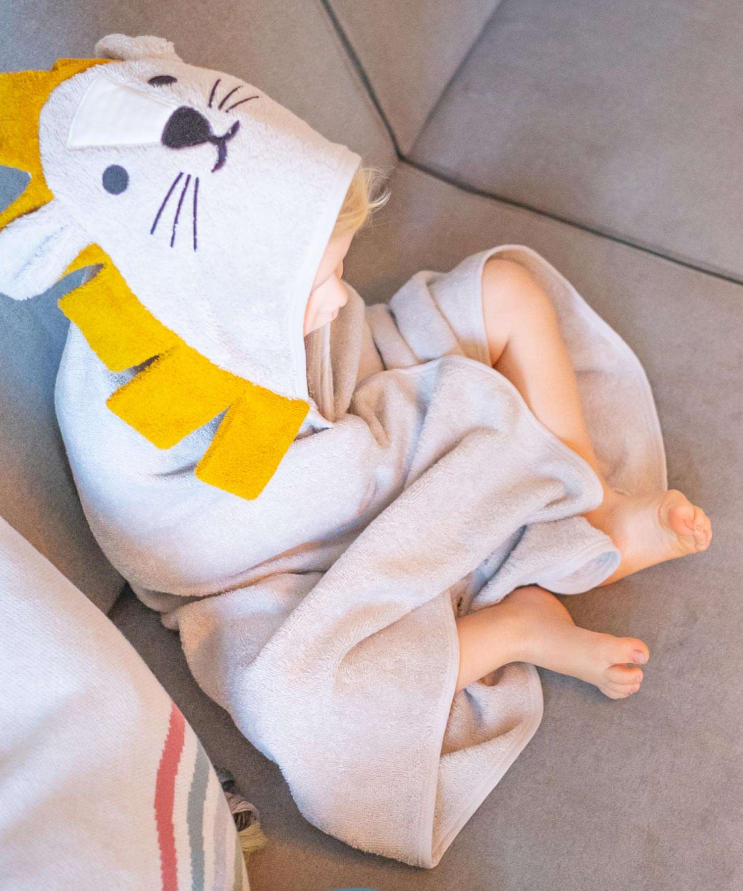 キンズグート KINDSGUT 正規販売代理店 キンズグート KINDSGUT Kapuzenhandtuch 100×100cm カプツェンハントトゥーフ HOODED TOWEL フード付き タオル ベビー キッズ (dinosaur/恐竜) dinosaur/恐竜