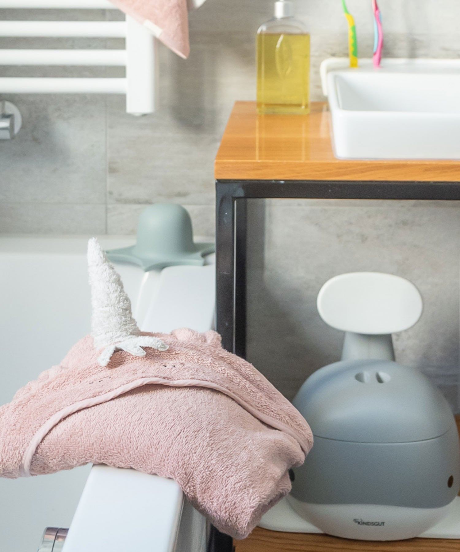 キンズグート KINDSGUT 正規販売代理店 キンズグート KINDSGUT Kapuzenhandtuch 100×100cm カプツェンハントトゥーフ HOODED TOWEL フード付き タオル ベビー キッズ (dinosaur/恐竜) dinosaur/恐竜