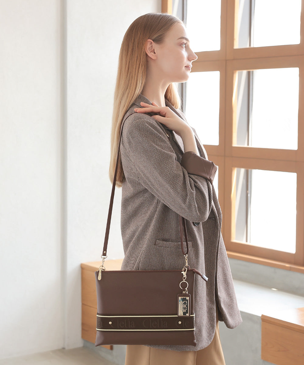 クレリア Clelia クラッチバッグ レディース 2way ショルダーベルト付き 小さめ 肩がけ 軽量 おしゃれ オシャレ かわいい 大人かわいい 長財布が入る CLー25827