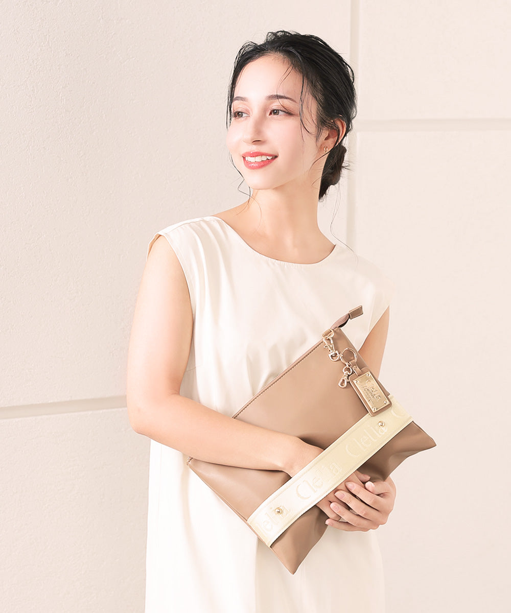 クレリア Clelia クラッチバッグ レディース 2way ショルダーベルト付き 小さめ 肩がけ 軽量 おしゃれ オシャレ かわいい 大人かわいい 長財布が入る CLー25827