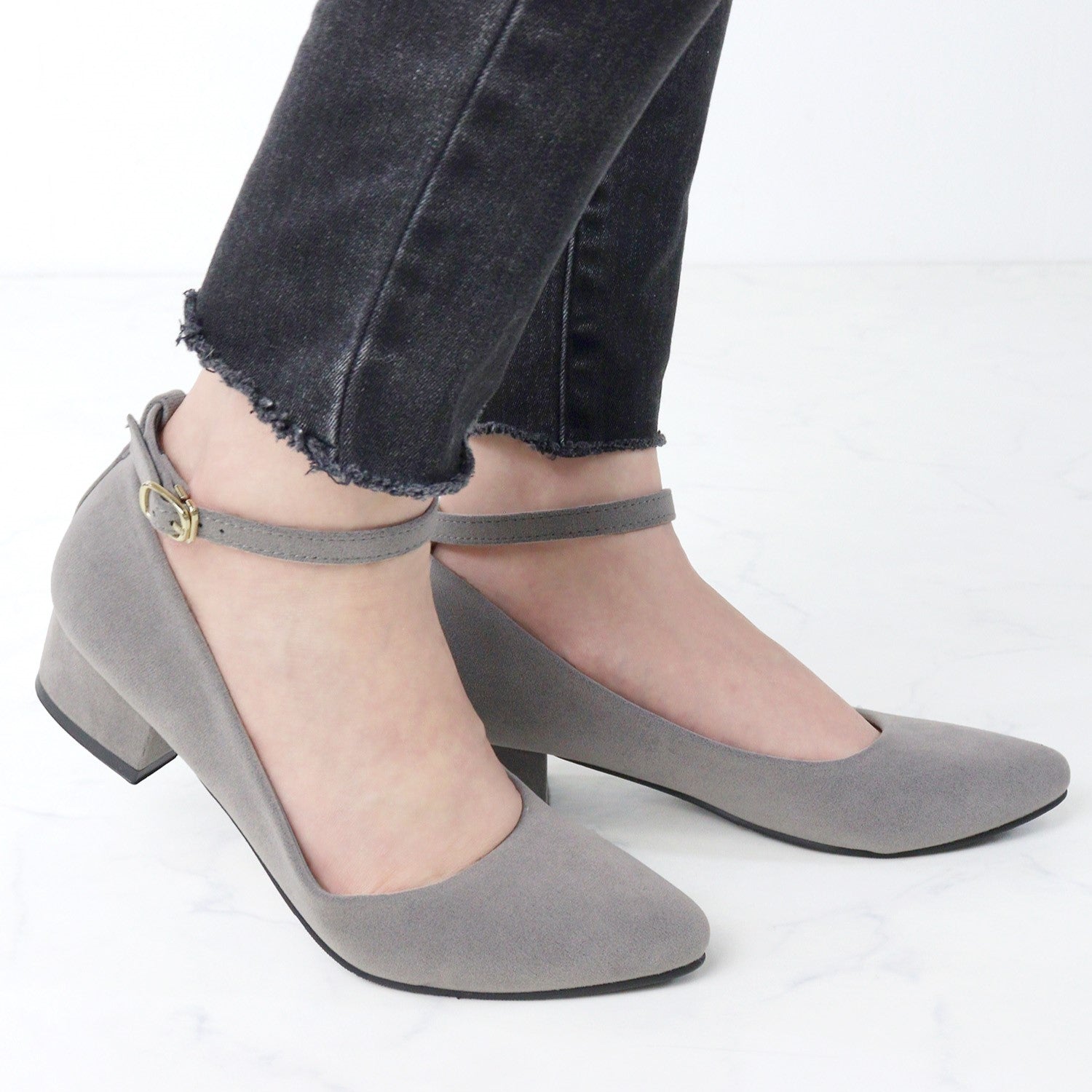 リバティードール LiBERTYDOLL シルエットと履き心地を追求したチャンキーヒールストラップ美脚パンプス/5511