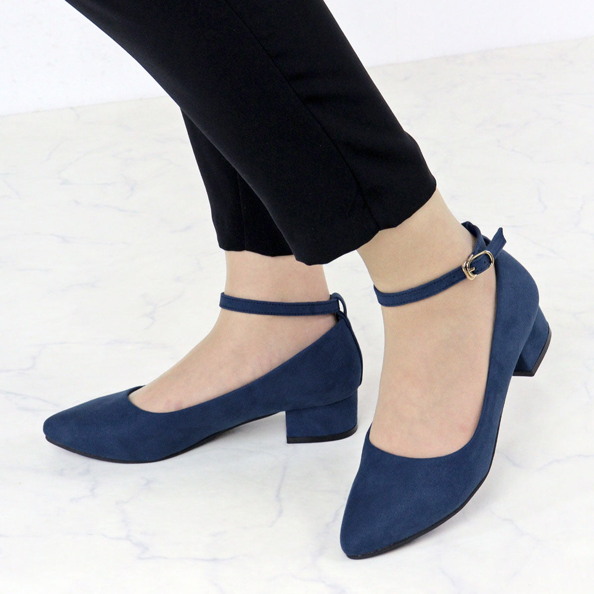 リバティードール LiBERTYDOLL シルエットと履き心地を追求したチャンキーヒールストラップ美脚パンプス/5511