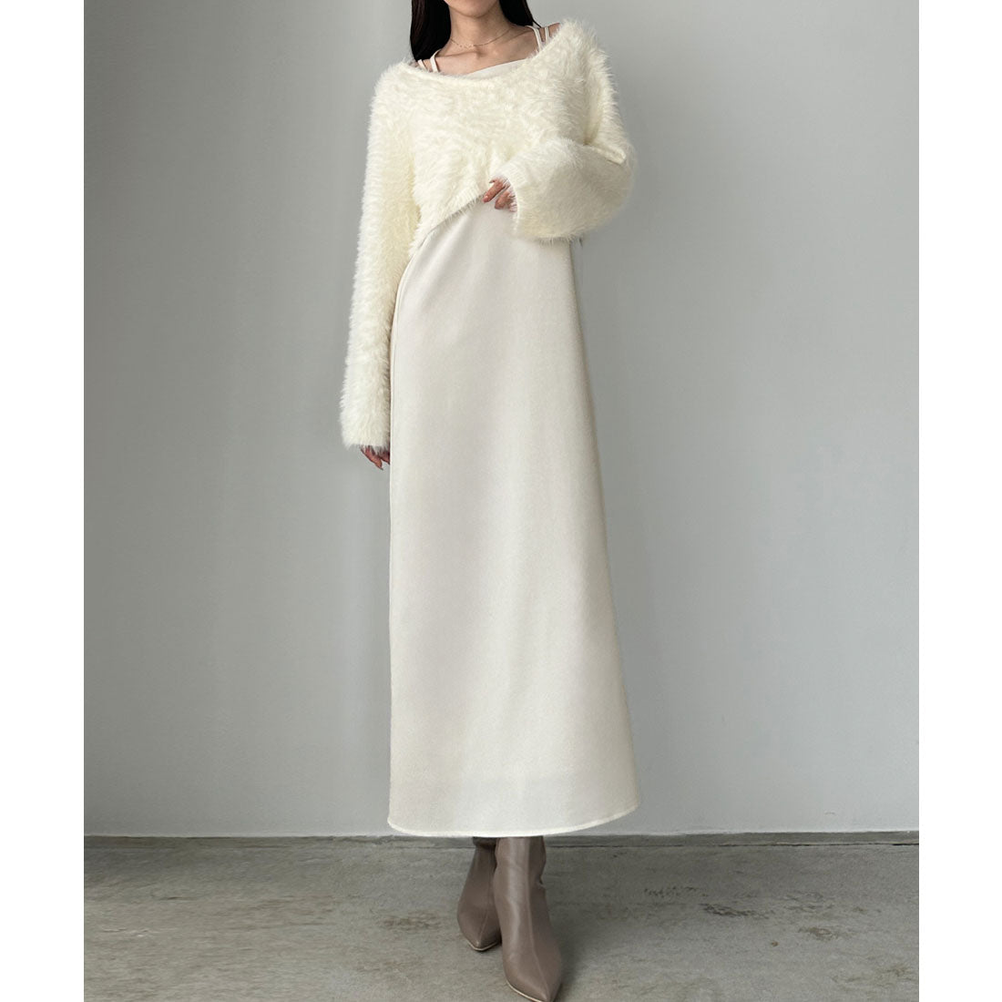 ルエレ Louere Louere シャギーショートニット+セミフレアキャミワンピースSET (アイボリー) アイボリー