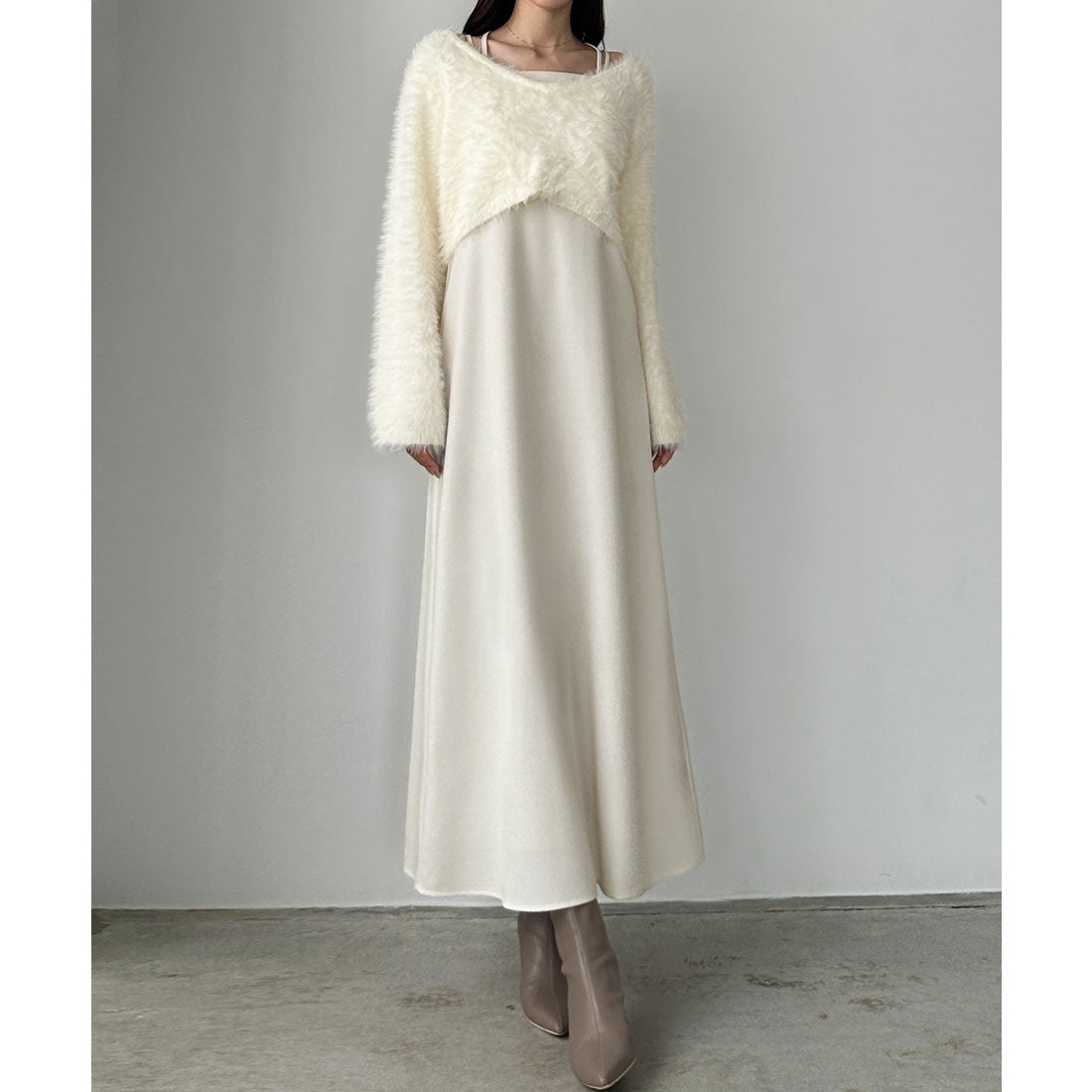 ルエレ Louere Louere シャギーショートニット+セミフレアキャミワンピースSET (アイボリー) アイボリー