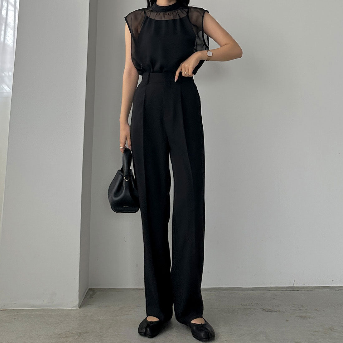 Louere One-tuck basic slacks