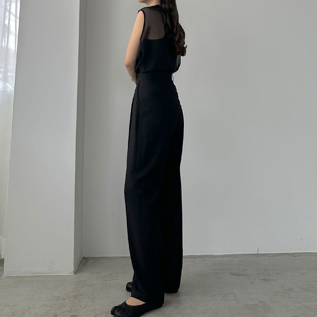 Louere One-tuck basic slacks