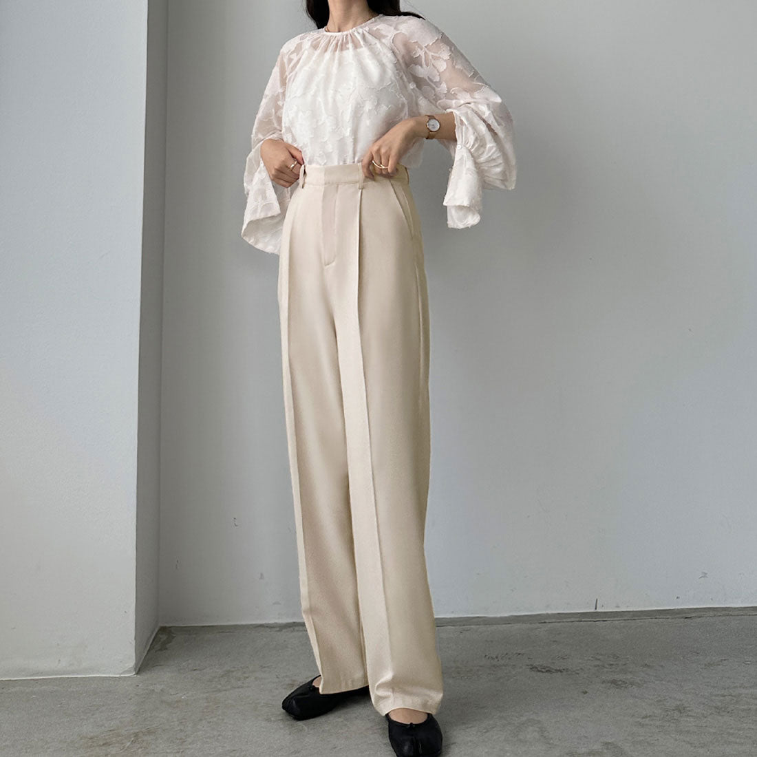 Louere One-tuck basic slacks