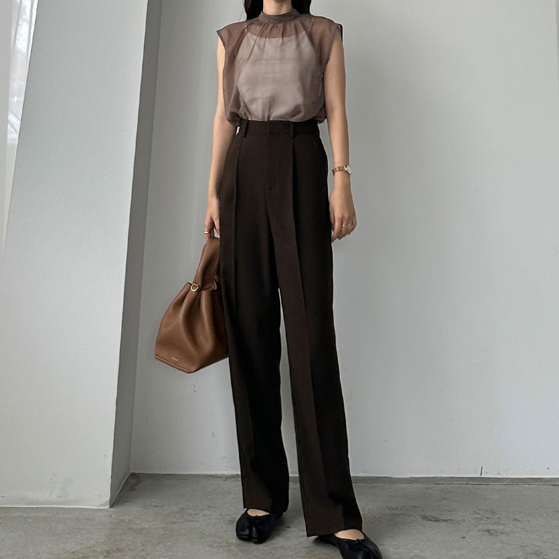 Louere One-tuck basic slacks