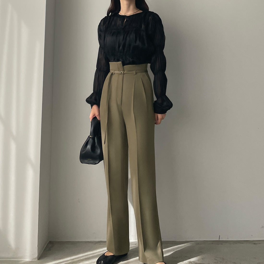 ルエレ Louere Louere ベルト付きアシンメトリーハイウエストパンツ,グレージュ
