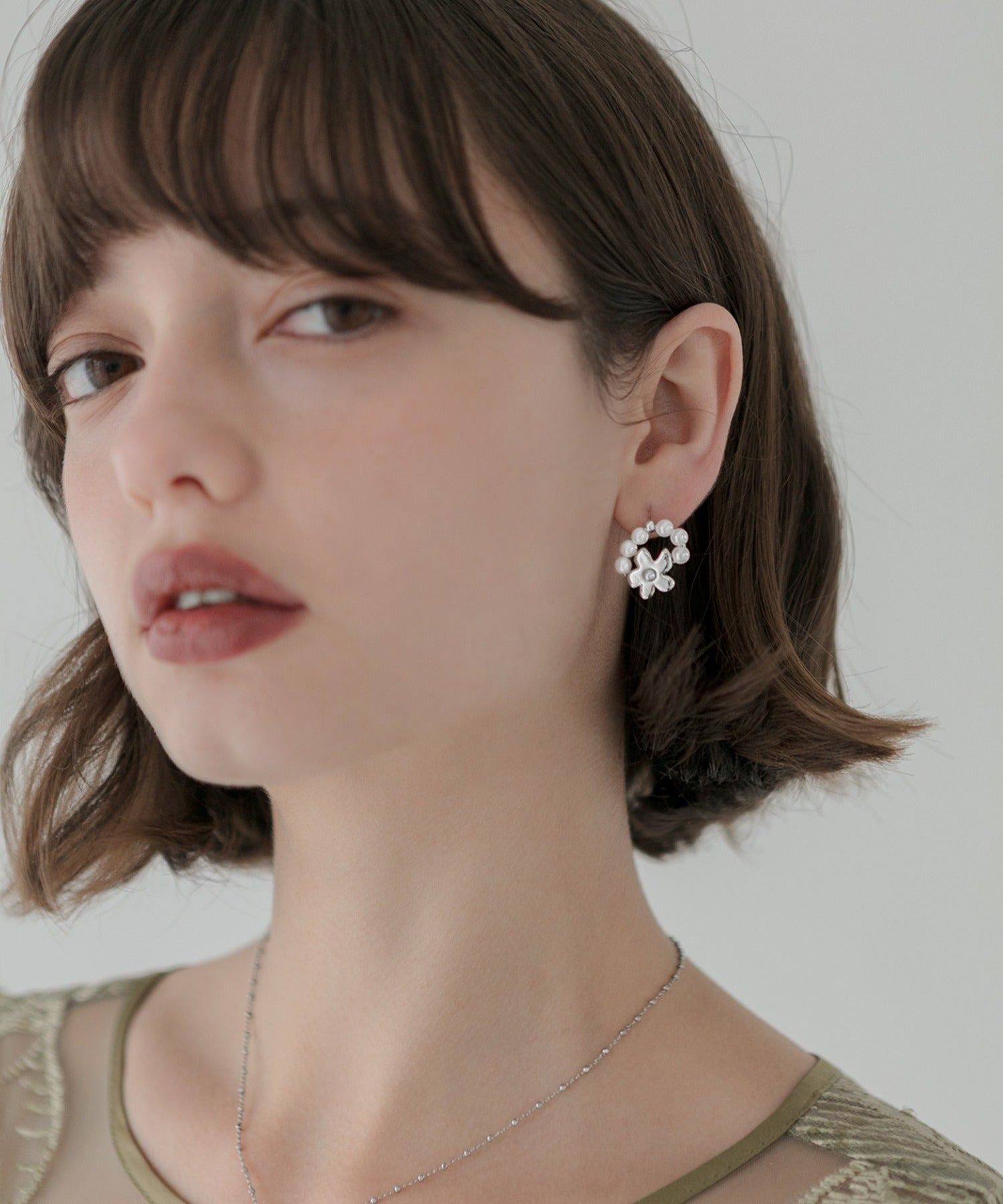 レジャ Leja ラウンドパールフラワーピアス結婚式 パーティー 成人式 二次会 同窓会 お呼ばれ オケージョン 20代 30代 40代 (SILVER) SILVER