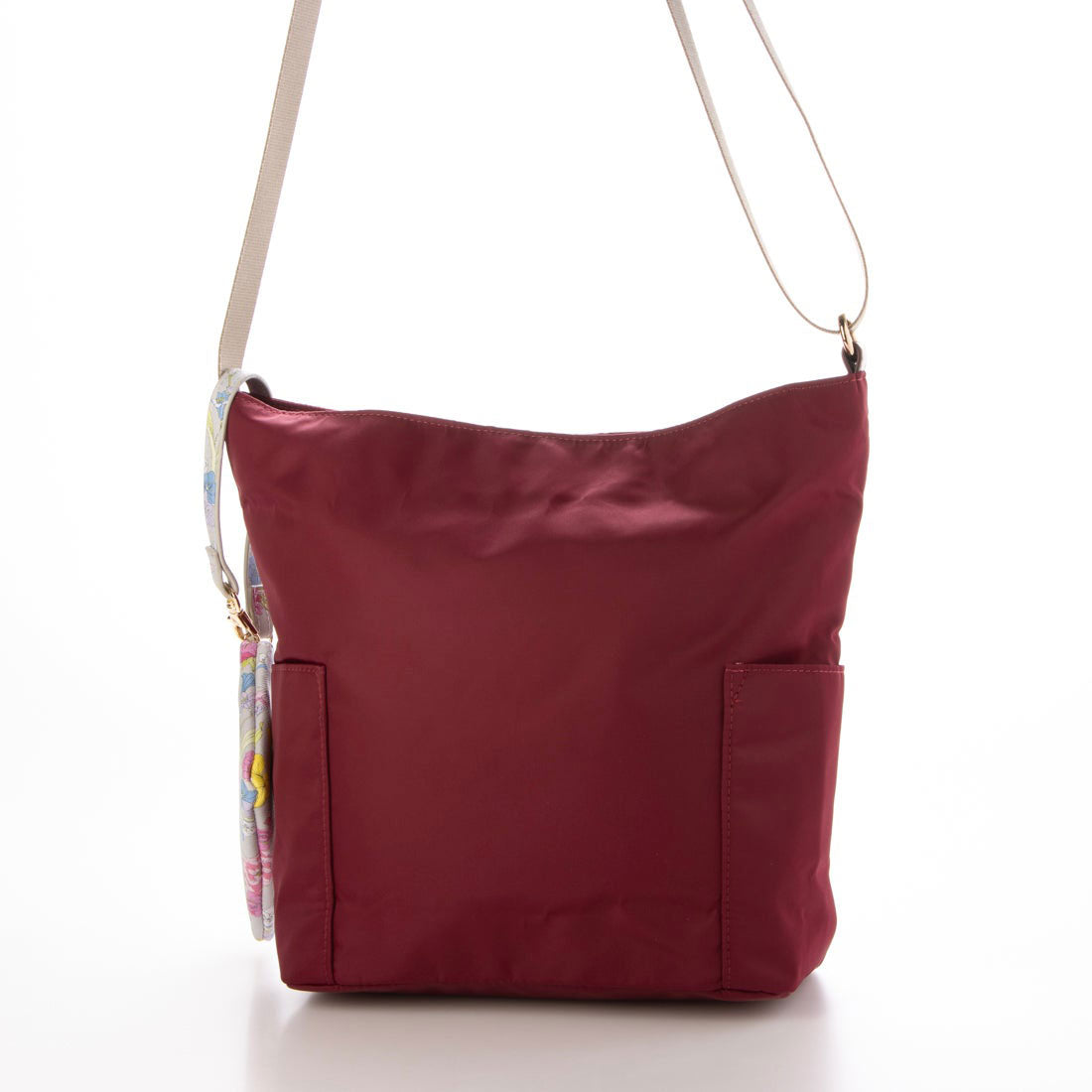 ローラ アシュレイ LAURA ASHLEY ナイロンショルダーバッグ 6.5L A5 (06.ボルドー) 06.ボルドー