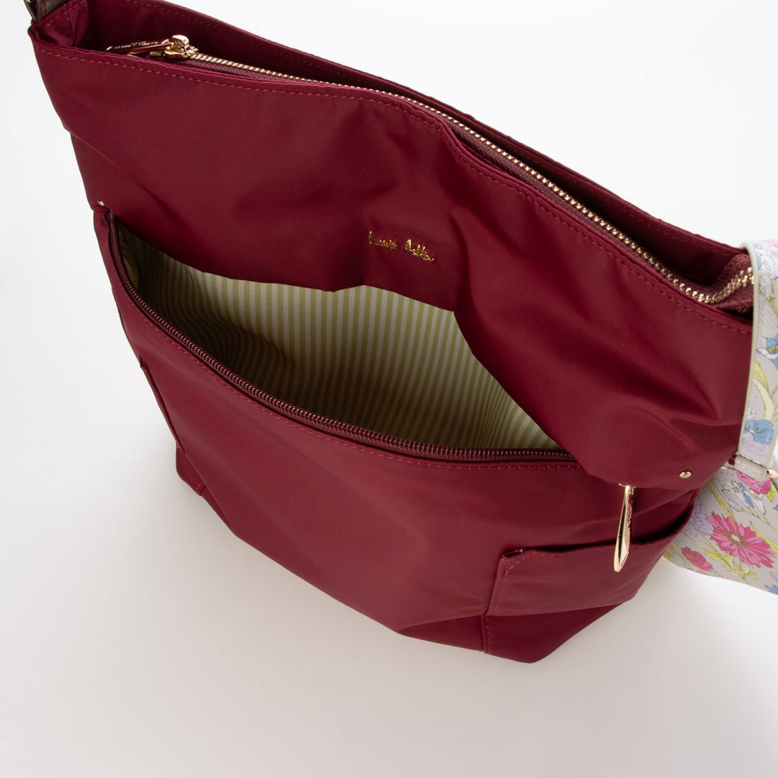 ローラ アシュレイ LAURA ASHLEY ナイロンショルダーバッグ 6.5L A5 (06.ボルドー) 06.ボルドー