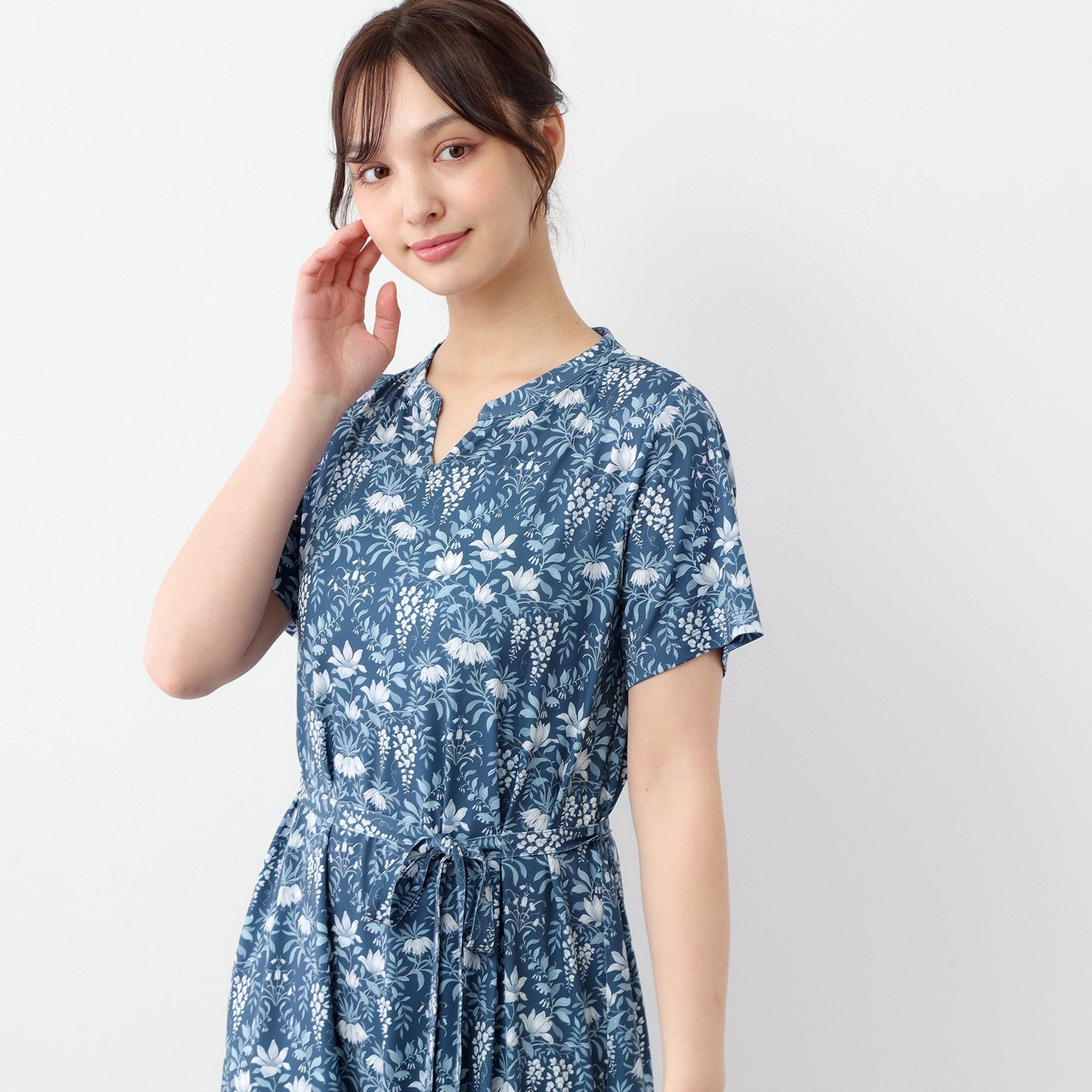 ローラ アシュレイ LAURA ASHLEY 【WEB限定/M~LL3サイズ/ジャージ素材】パルテール柄 ワンピース (ネイビー(196)) ネイビー(196)