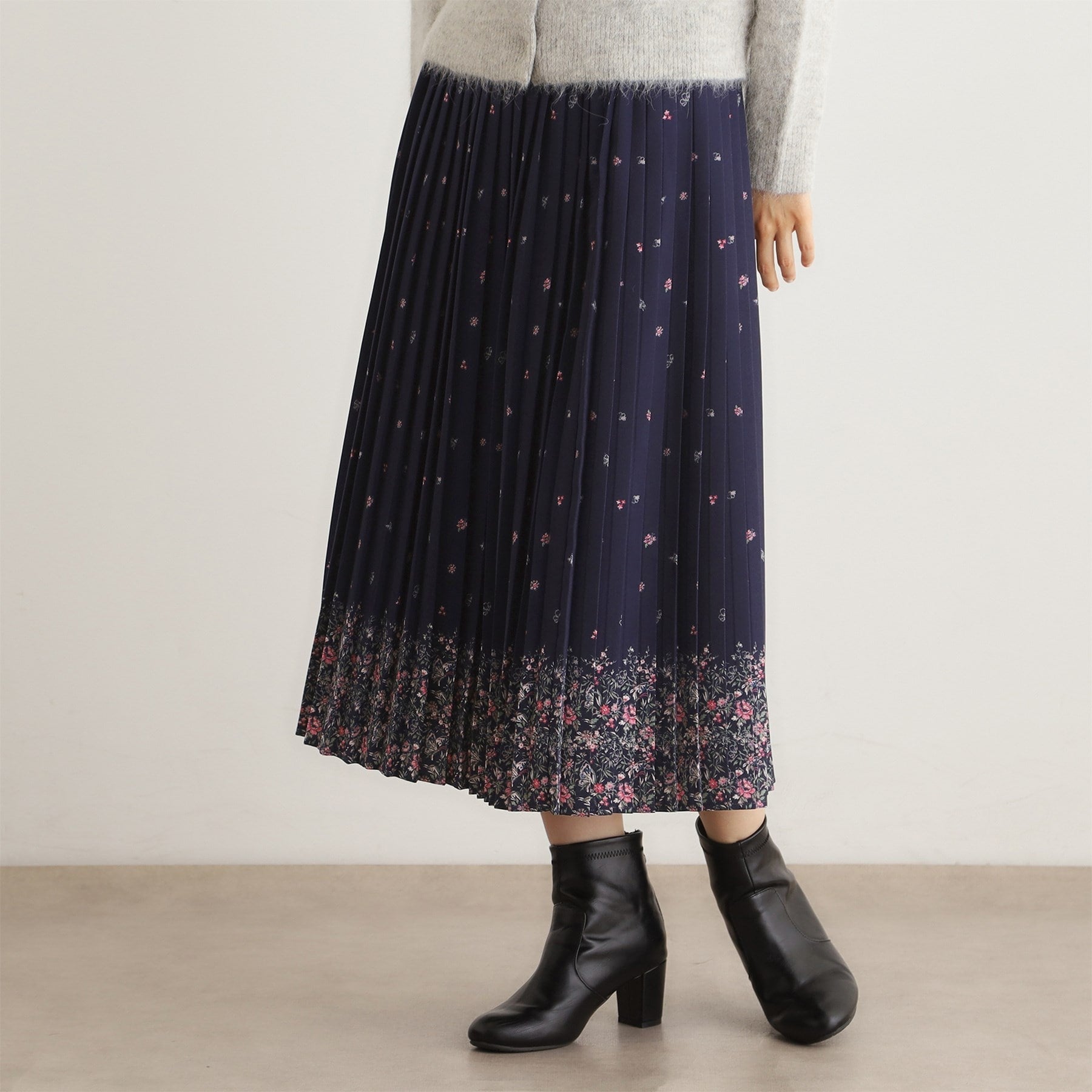 ローラ アシュレイ LAURA ASHLEY 【洗える/同柄アイテムあり】ライリー バタフライズ柄 プリーツスカート (ネイビー(194)) ネイビー(194)