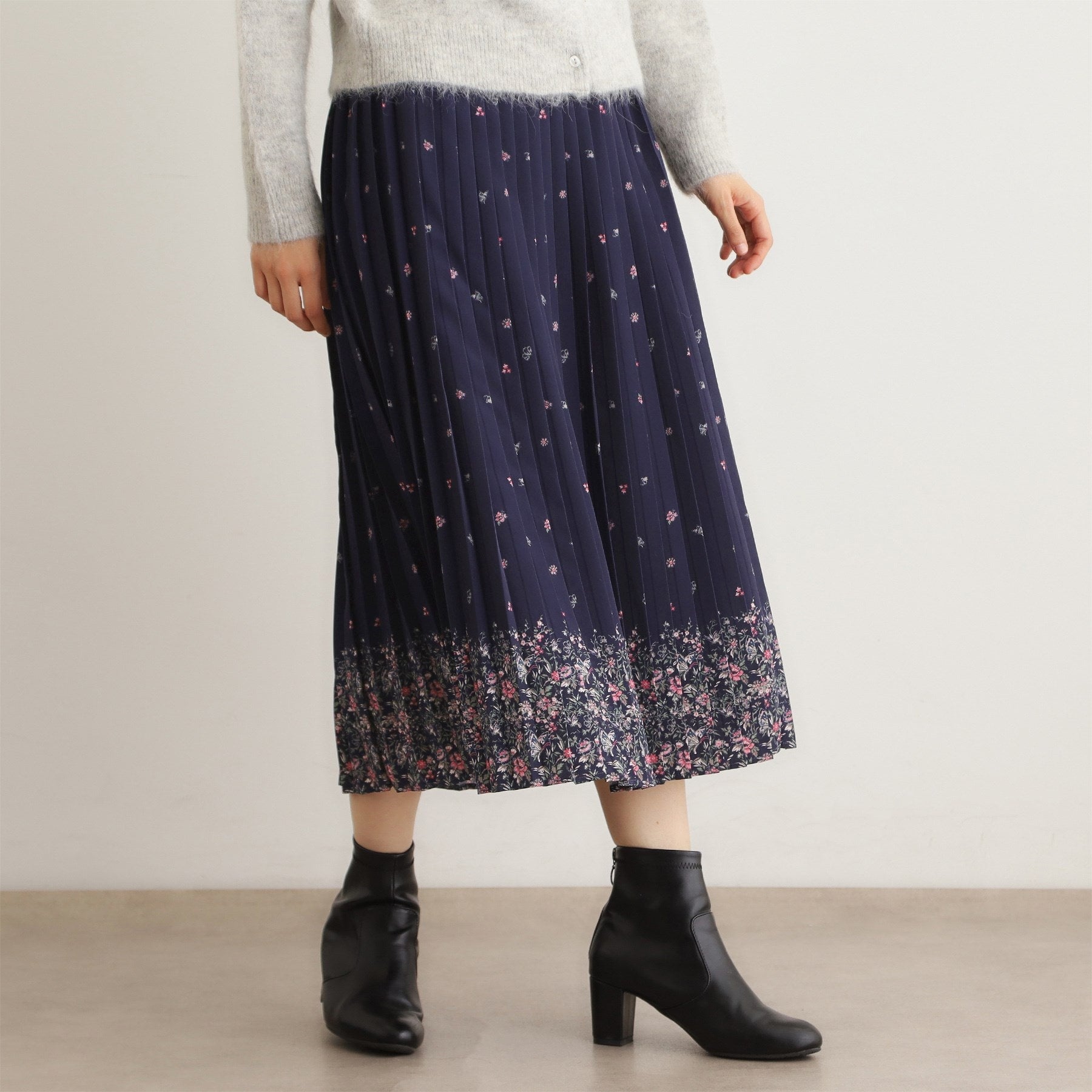 ローラ アシュレイ LAURA ASHLEY 【洗える/同柄アイテムあり】ライリー バタフライズ柄 プリーツスカート (ネイビー(194)) ネイビー(194)