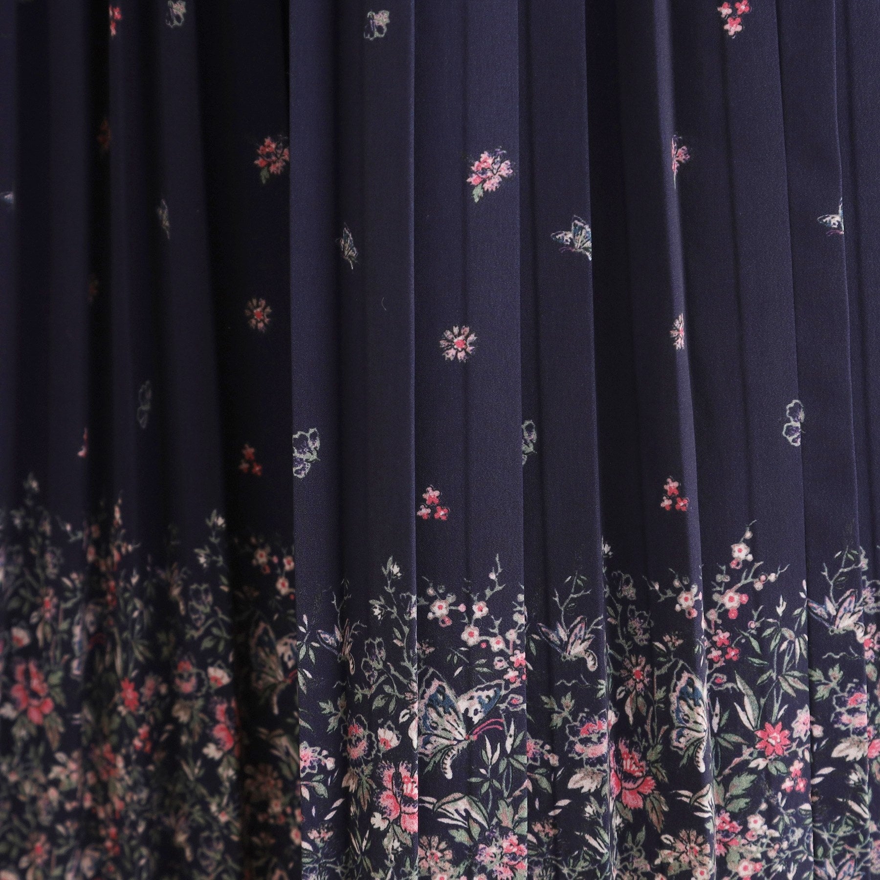 ローラ アシュレイ LAURA ASHLEY 【洗える/同柄アイテムあり】ライリー バタフライズ柄 プリーツスカート (ネイビー(194)) ネイビー(194)