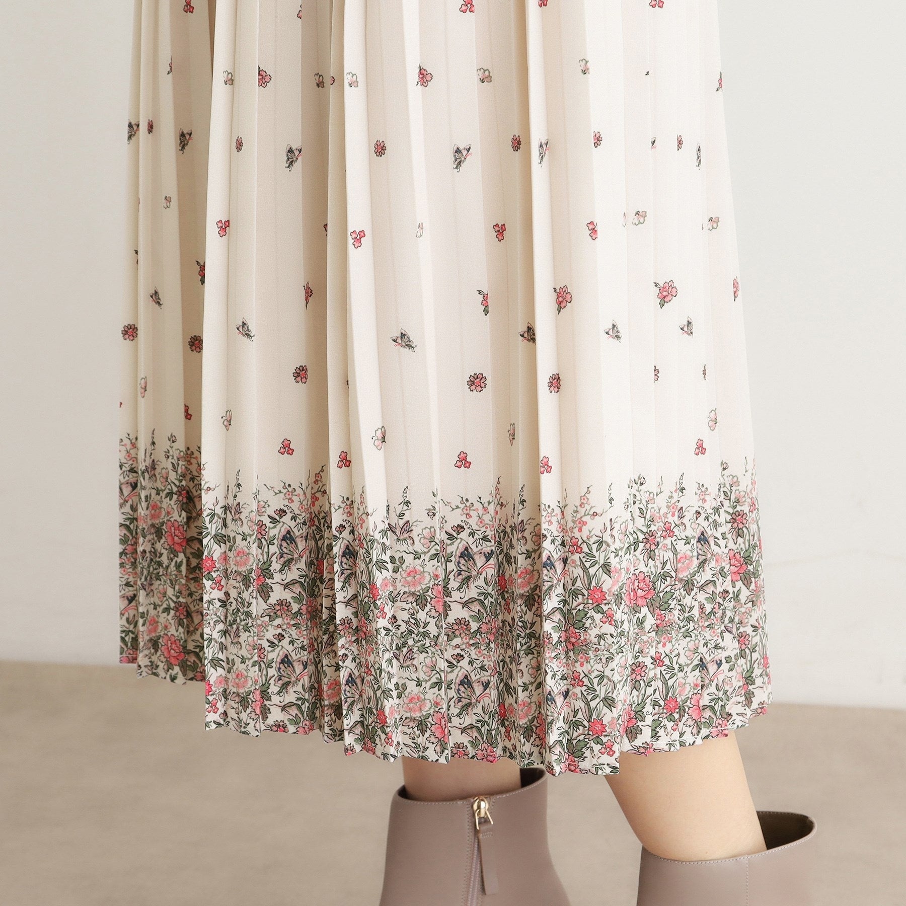 ローラ アシュレイ LAURA ASHLEY 【洗える/同柄アイテムあり】ライリー バタフライズ柄 プリーツスカート (ネイビー(194)) ネイビー(194)