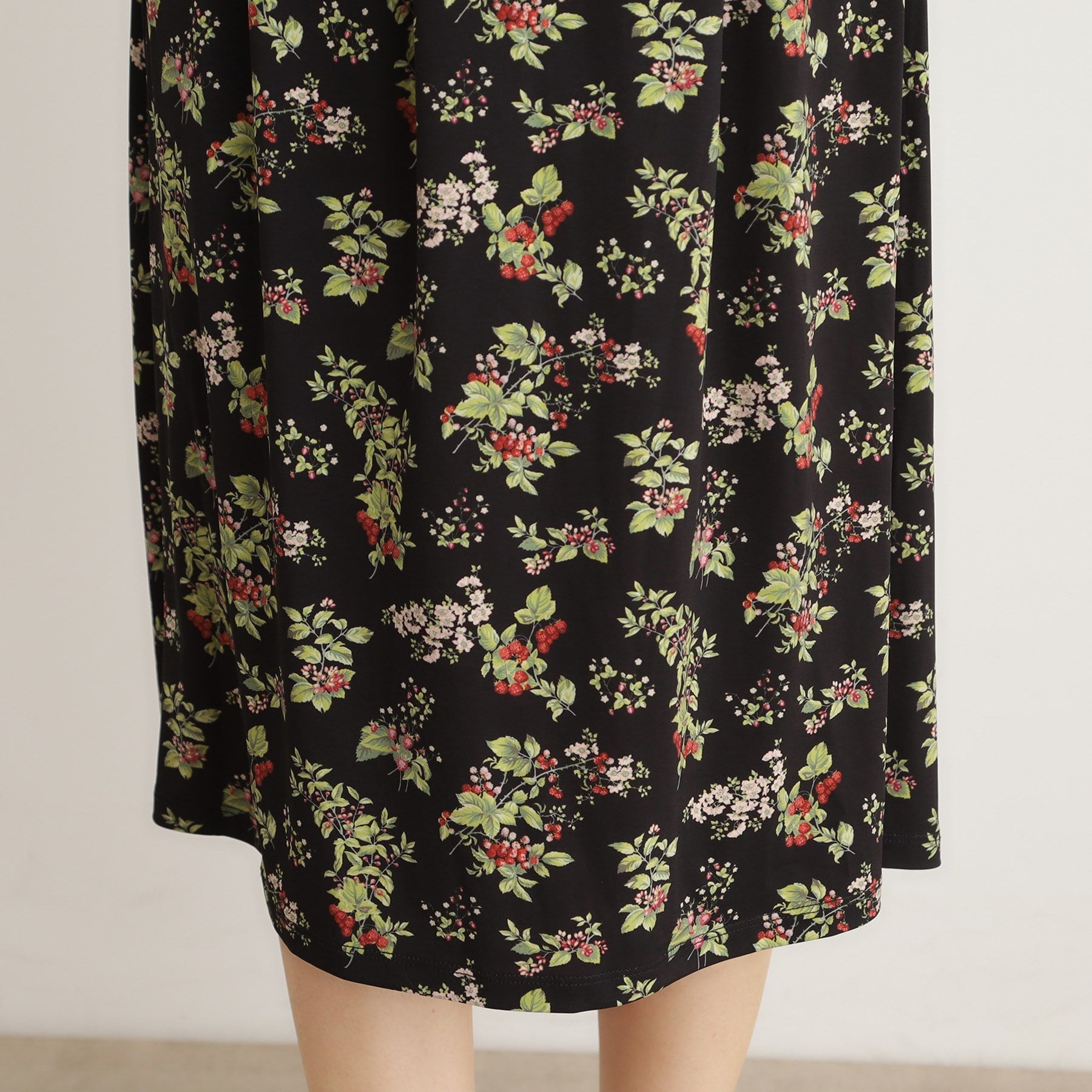 ローラ アシュレイ LAURA ASHLEY 【洗える/ジャージ素材/同柄アイテムあり】ベリーズ スペースド柄スカート (ブラック(119)) ブラック(119)