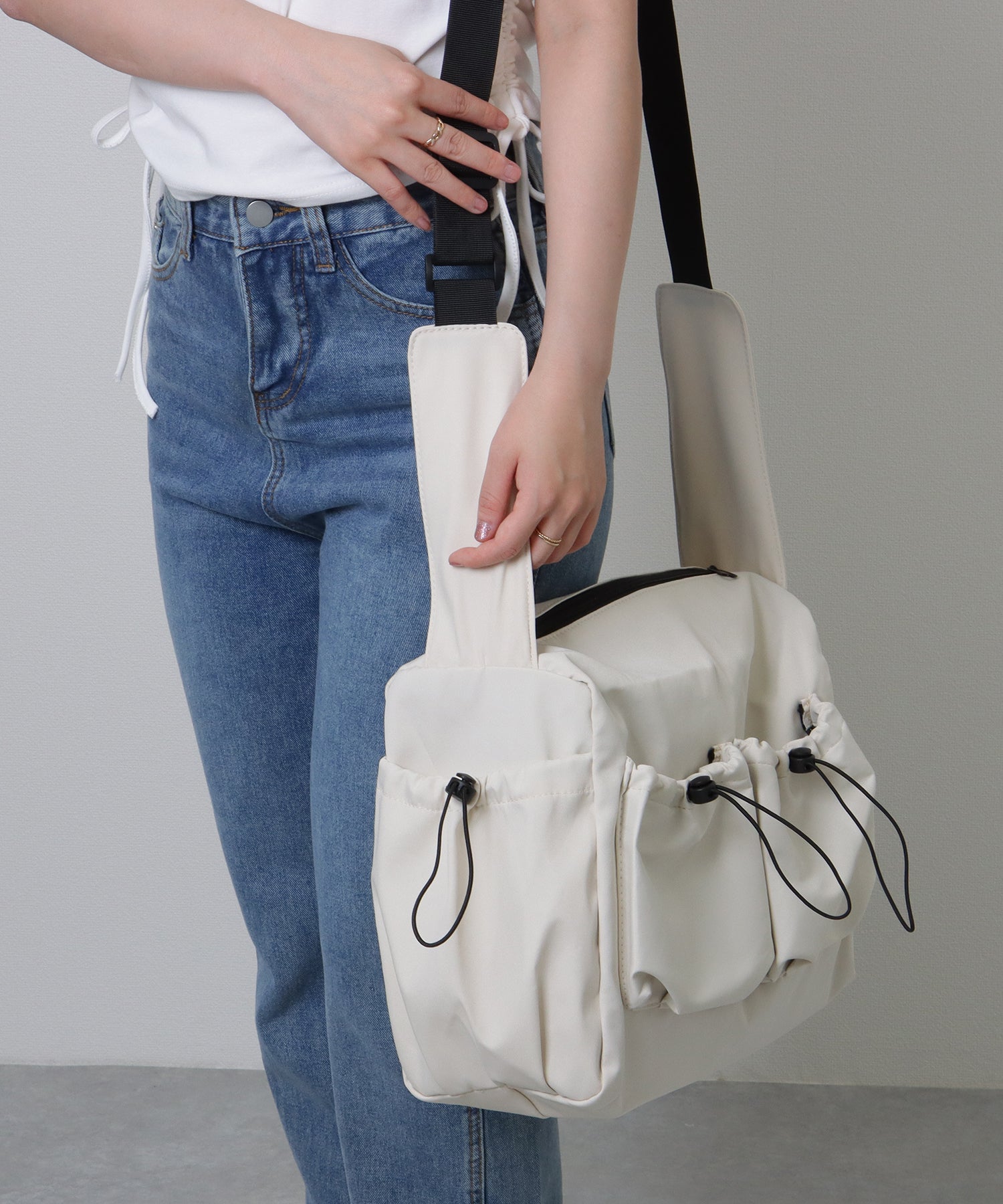 レースレディース Lace Ladies ソリッドカラー ドローコード付き 多ポケット ショルダーバッグ (ホワイト) ホワイト