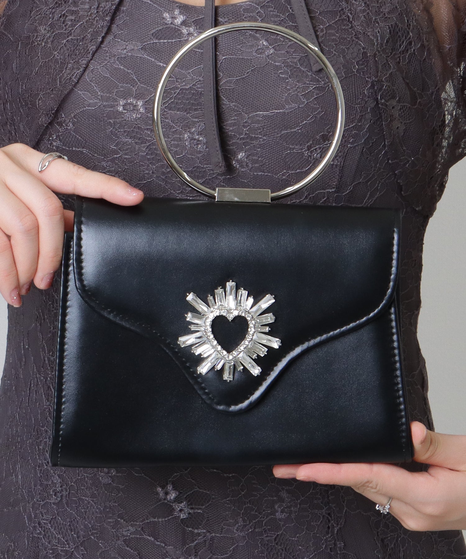 レースレディース Lace Ladies ハート ビジュー付き リング ハンドル コンパクト ハンドバッグ (ブラック) ブラック