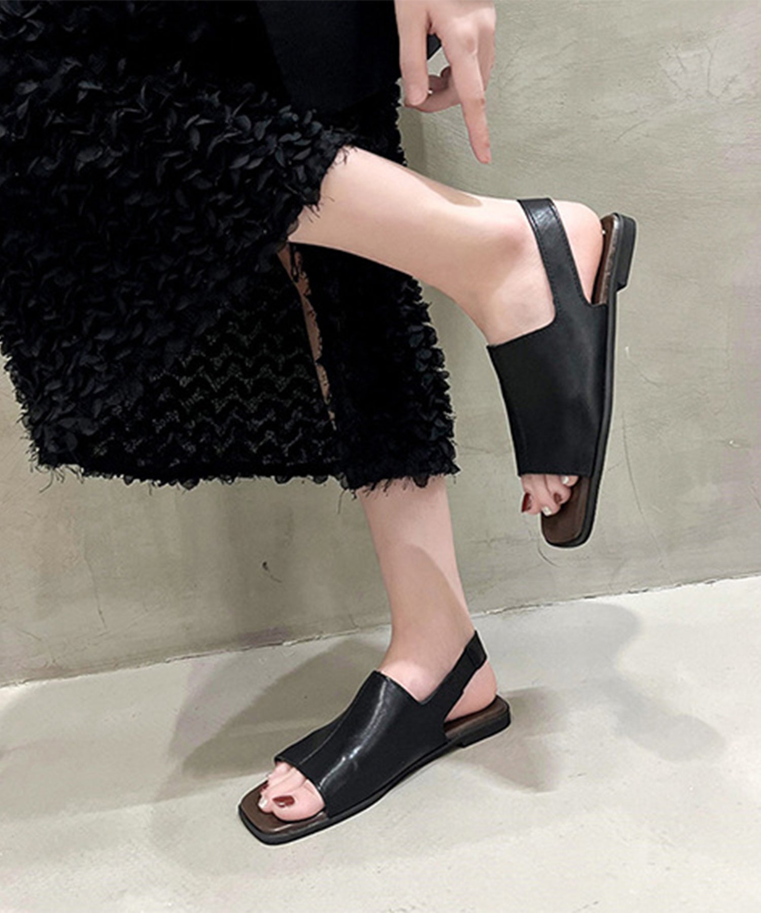 レースレディース Lace Ladies スクエアトゥ フロントステッチ バックストラップ付き フラット サンダル (ブラック) ブラック