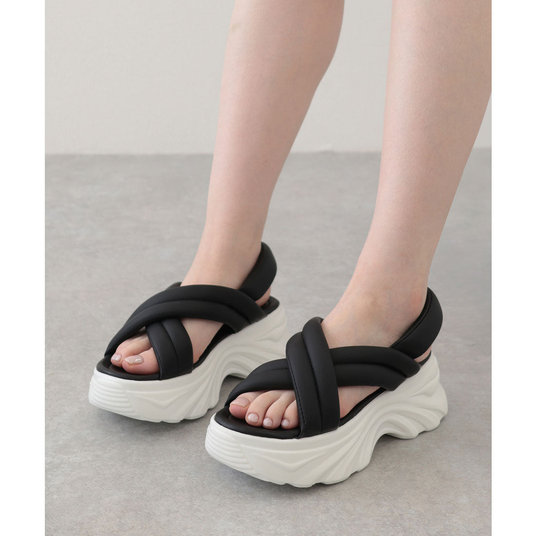 レースレディース Lace Ladies クロス ストラップ 厚底 パデット サンダル (ブラック×ホワイト) ブラック×ホワイト