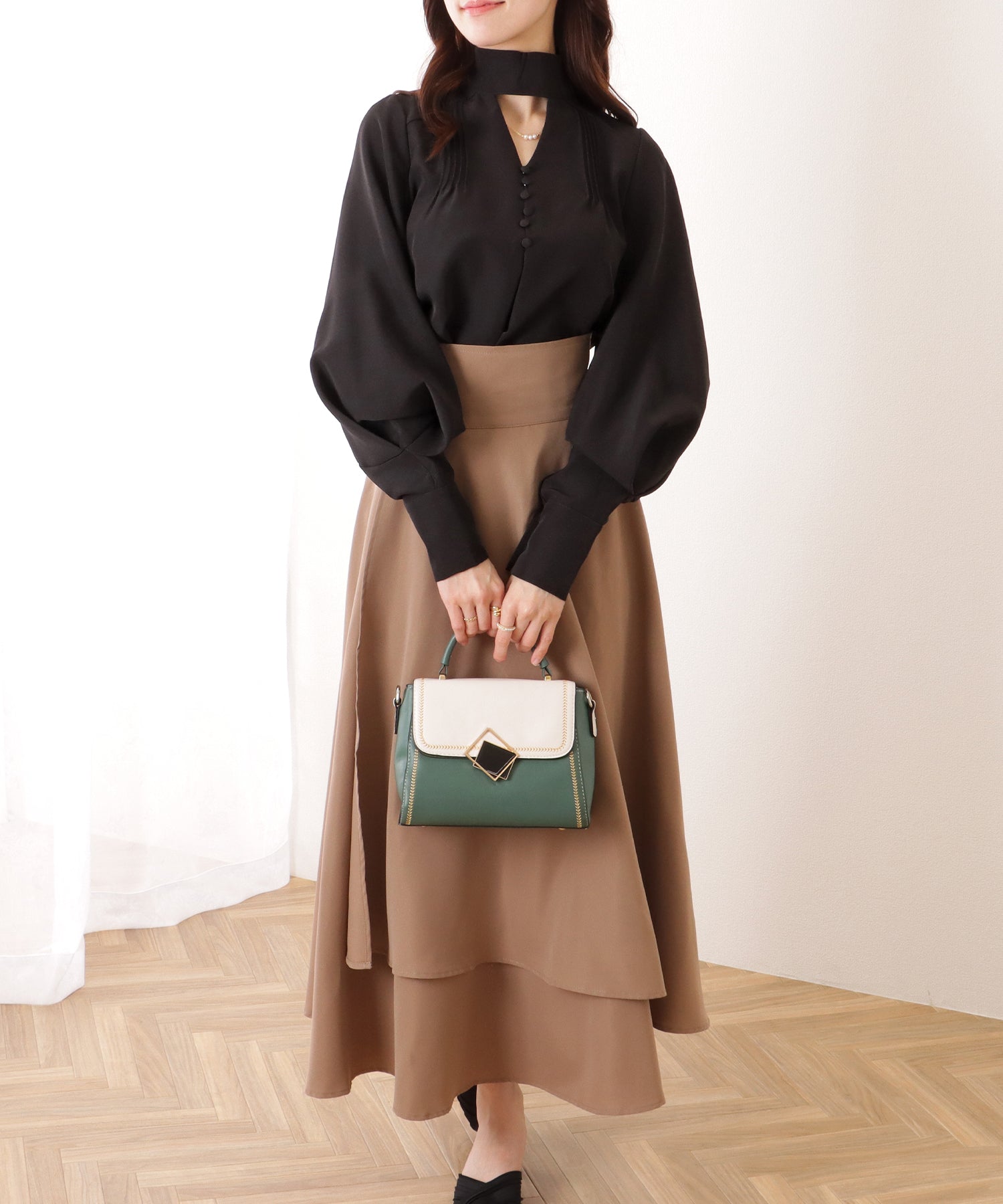 レースレディース Lace Ladies Vネック風 カットアウト ピンタック ディープカフス ブラウス (ブラック) ブラック