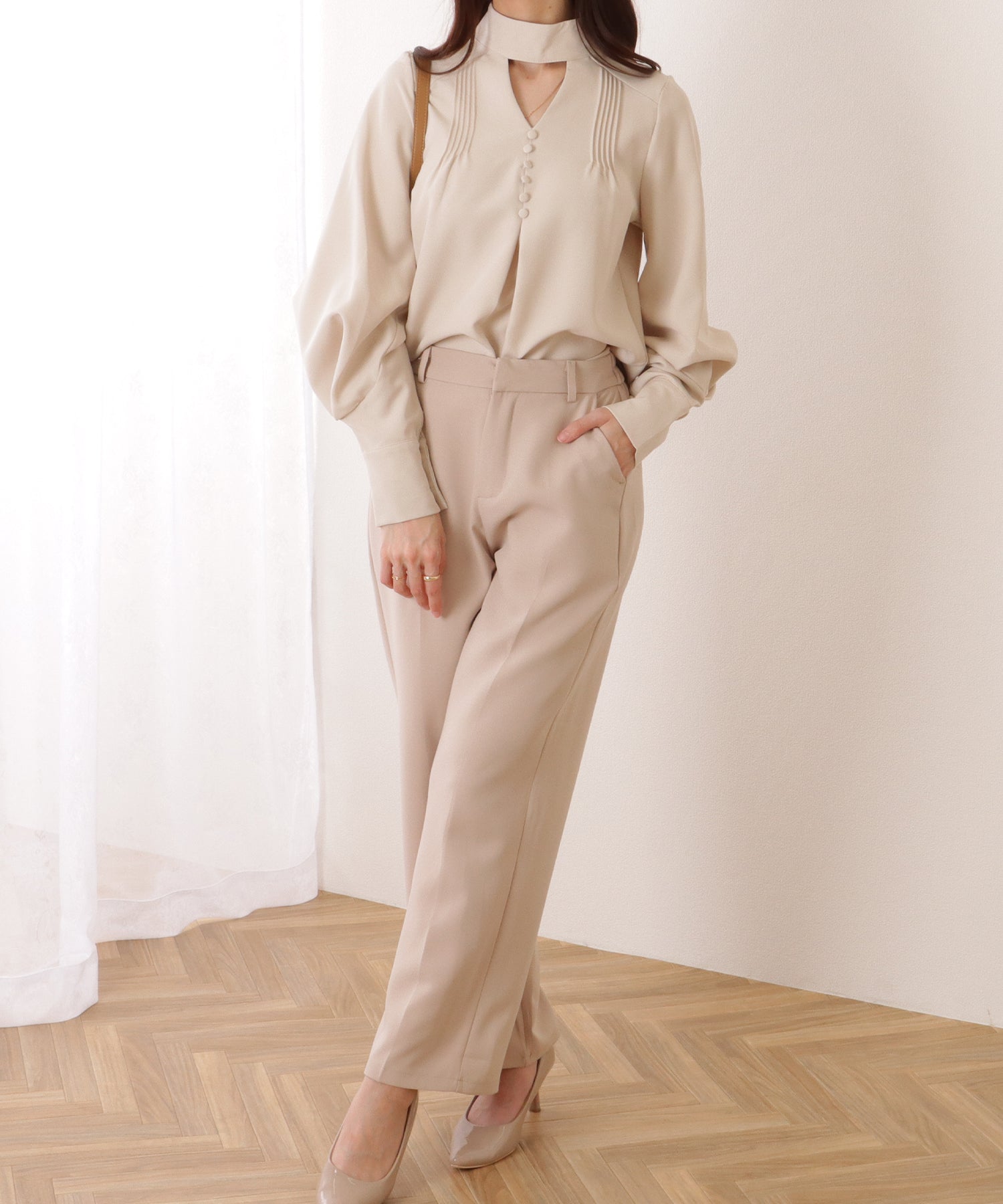 レースレディース Lace Ladies Vネック風 カットアウト ピンタック ディープカフス ブラウス (ブラック) ブラック