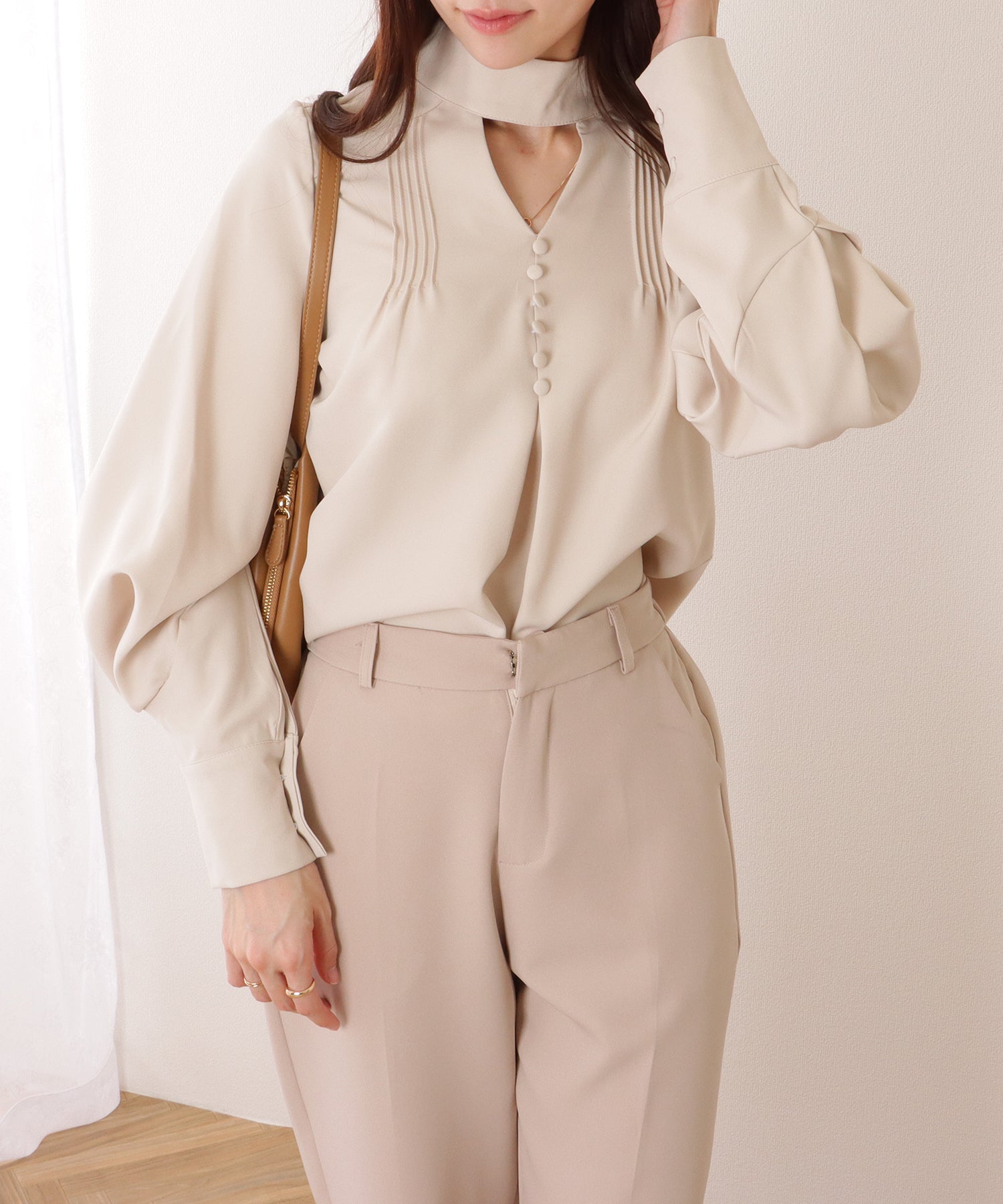 レースレディース Lace Ladies Vネック風 カットアウト ピンタック ディープカフス ブラウス (ブラック) ブラック