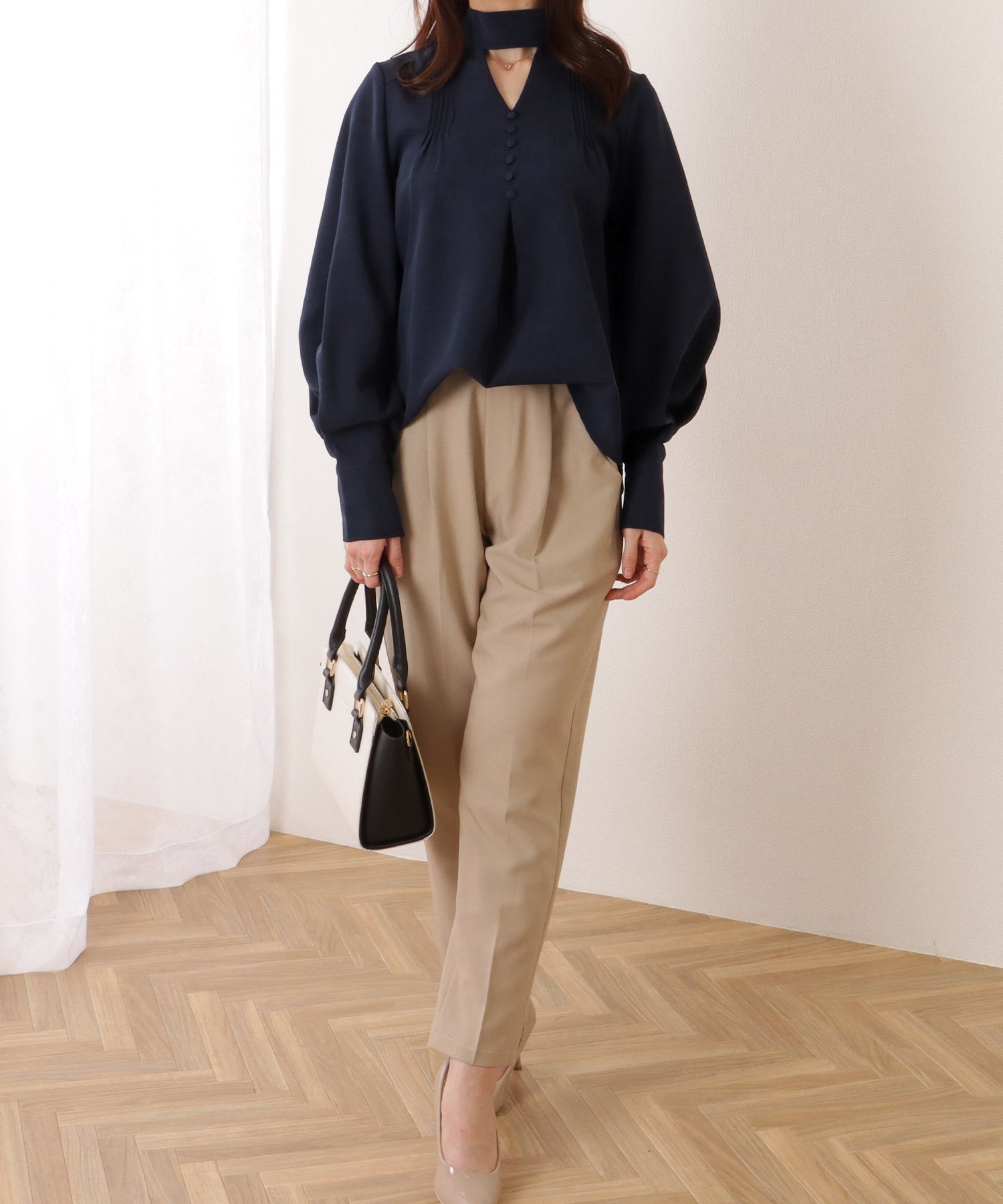 レースレディース Lace Ladies Vネック風 カットアウト ピンタック ディープカフス ブラウス (ブラック) ブラック