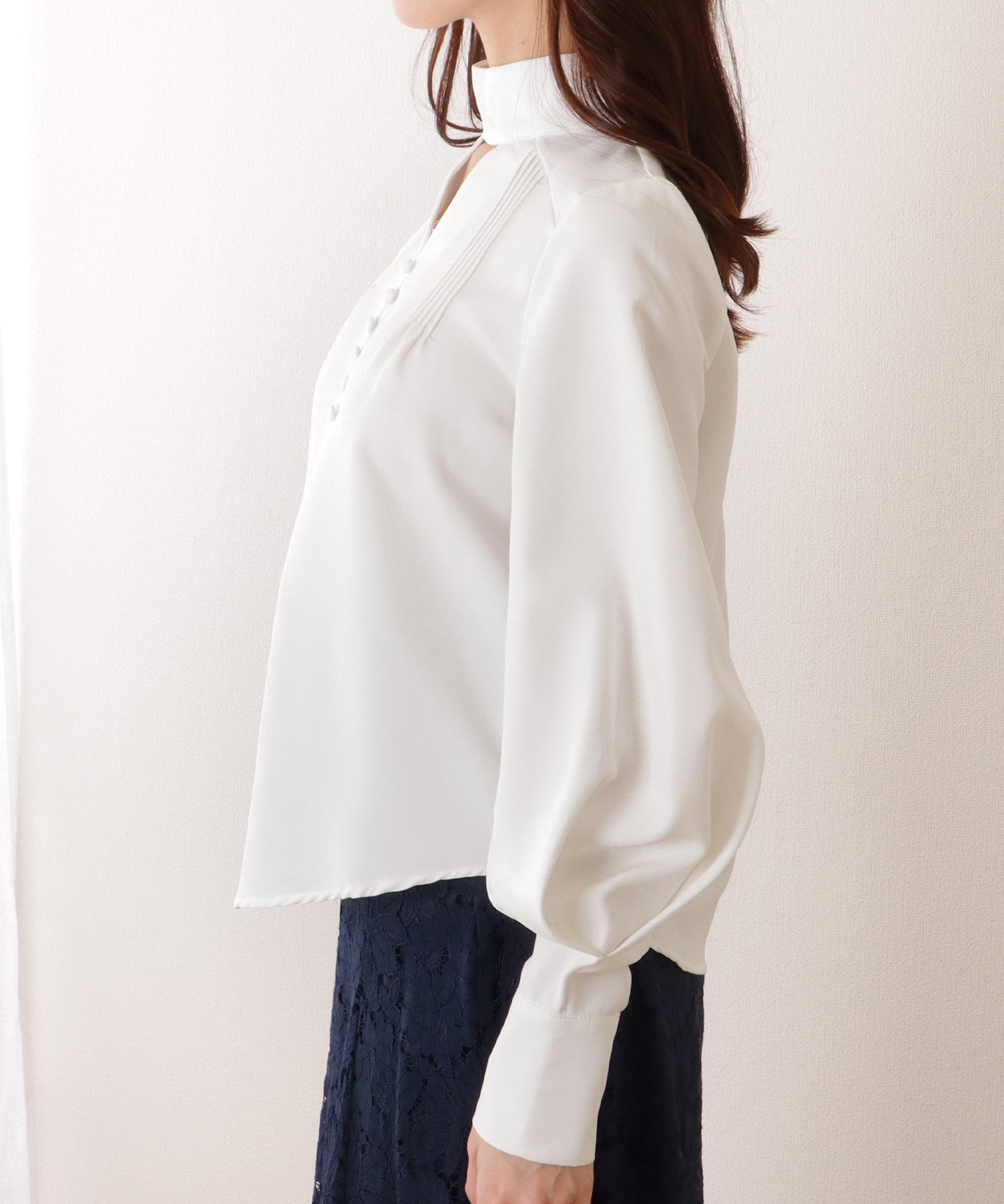 レースレディース Lace Ladies Vネック風 カットアウト ピンタック ディープカフス ブラウス (ブラック) ブラック