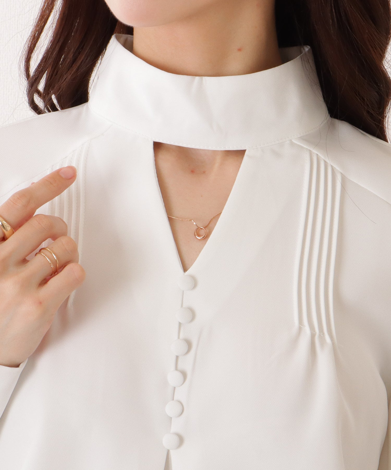 レースレディース Lace Ladies Vネック風 カットアウト ピンタック ディープカフス ブラウス (ブラック) ブラック