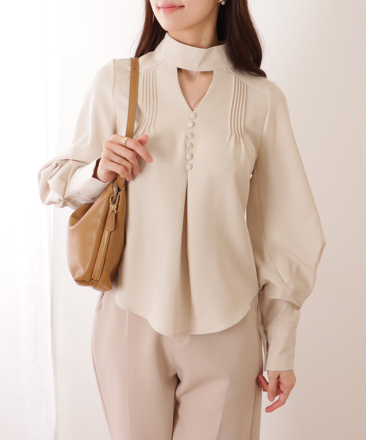 レースレディース Lace Ladies Vネック風 カットアウト ピンタック ディープカフス ブラウス (アイボリー) アイボリー