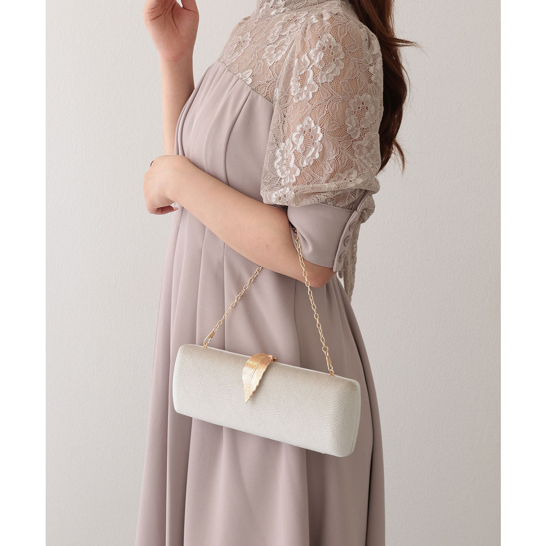 レースレディース Lace Ladies メタリック リーフ バックル付き スマート バッグ (グレー) グレー