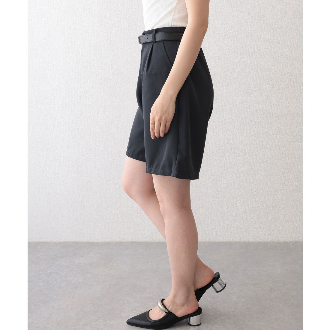 レースレディース Lace Ladies タック入り ハイウエスト セミフレア ハーフ パンツ (グレー) グレー