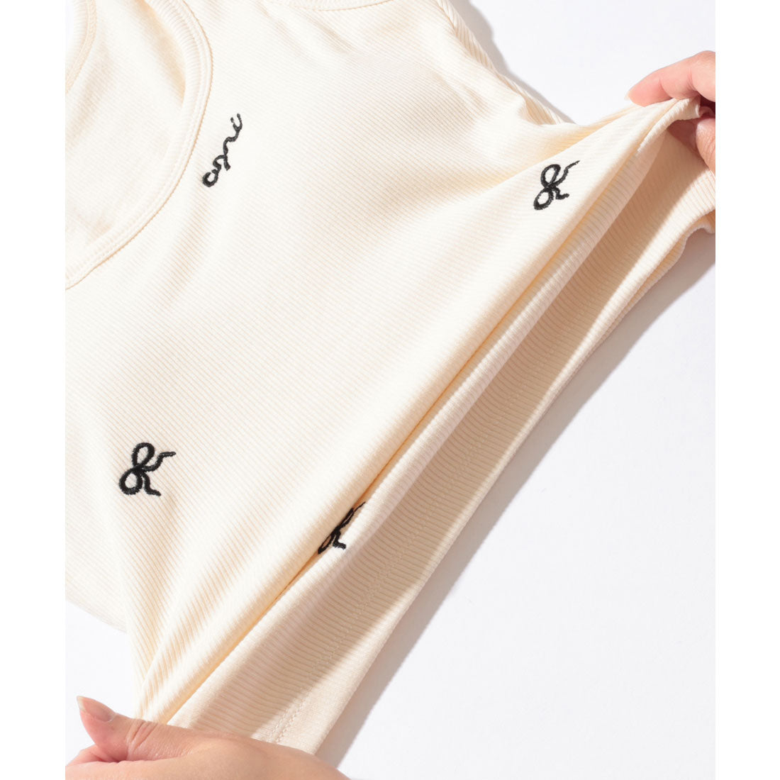 レースレディース Lace Ladies メニー リボン 刺繍 カップ付き タンクトップ (ブラック) ブラック