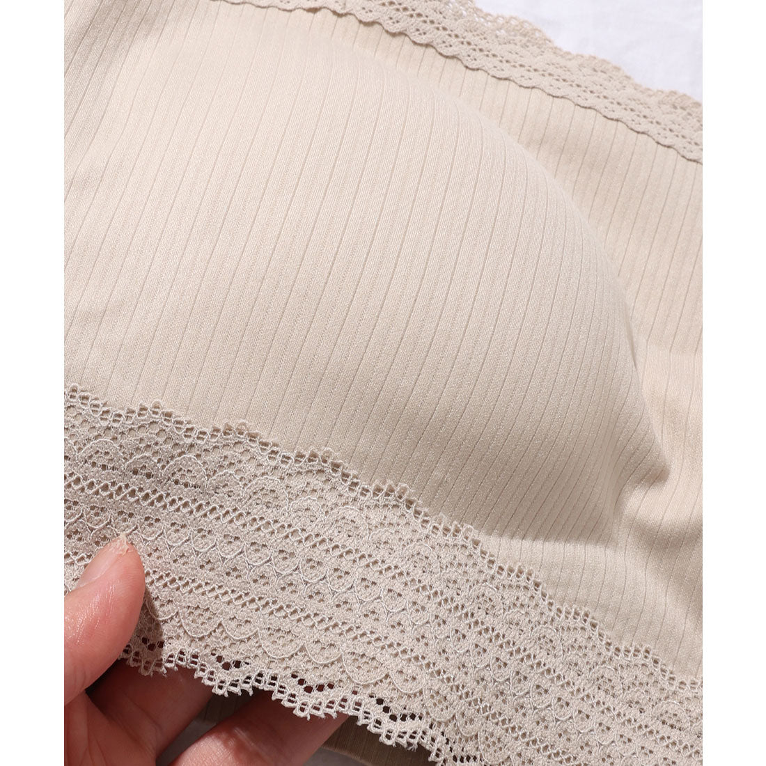 レースレディース Lace Ladies ソリッドカラー スカラップ スリム ノンワイヤー ブラジャー (ベージュ) ベージュ