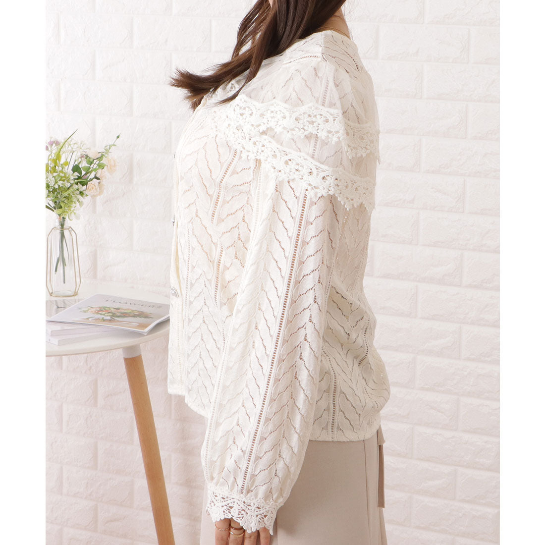 レースレディース Lace Ladies Vネックレース付きフレンチシックトップス (アイボリー) アイボリー