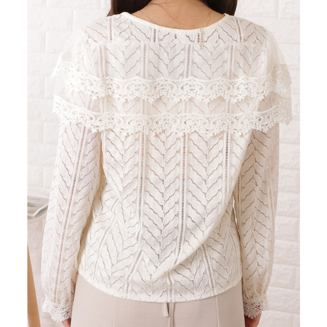 レースレディース Lace Ladies Vネックレース付きフレンチシックトップス (アイボリー) アイボリー