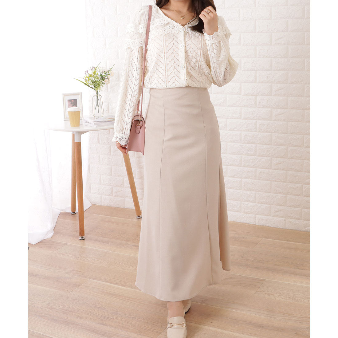 レースレディース Lace Ladies Vネックレース付きフレンチシックトップス (アイボリー) アイボリー