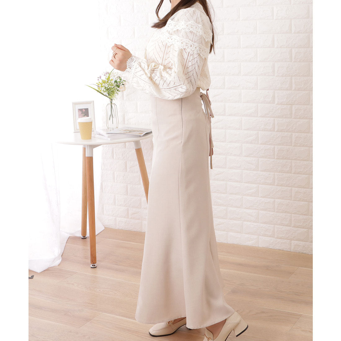 レースレディース Lace Ladies Vネックレース付きフレンチシックトップス (アイボリー) アイボリー