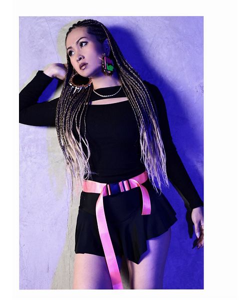 ボムシェル bombshell 長袖Tシャツ カットソー ニット Tシャツ カットアウト チラ見せ インポート 長袖 韓国 ストリートファッション バストカット bombshell