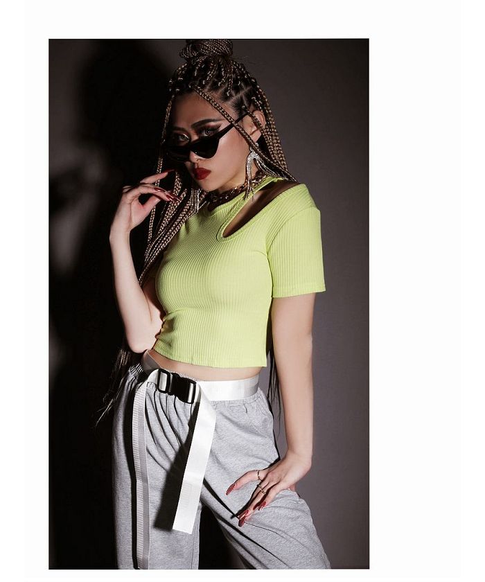 ボムシェル bombshell 半袖Tシャツ Tシャツ カットソー トップス 個性派 アシンメトリー クルーネック 半袖 ショート丈 韓国ファッション セクシー Bbomb