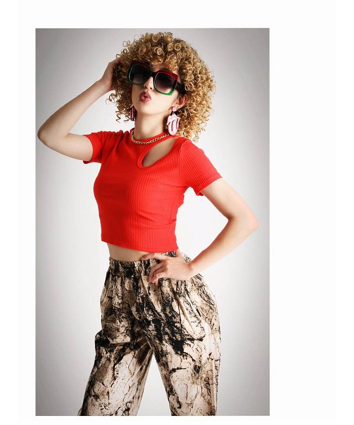 ボムシェル bombshell 半袖Tシャツ Tシャツ カットソー トップス 個性派 アシンメトリー クルーネック 半袖 ショート丈 韓国ファッション セクシー Bbomb