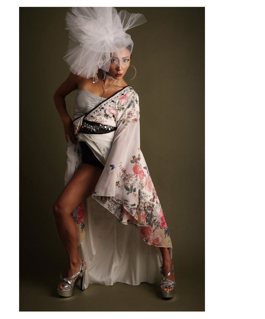 Bombshell, Japanese style, traditional pattern, medium mini, courtesan