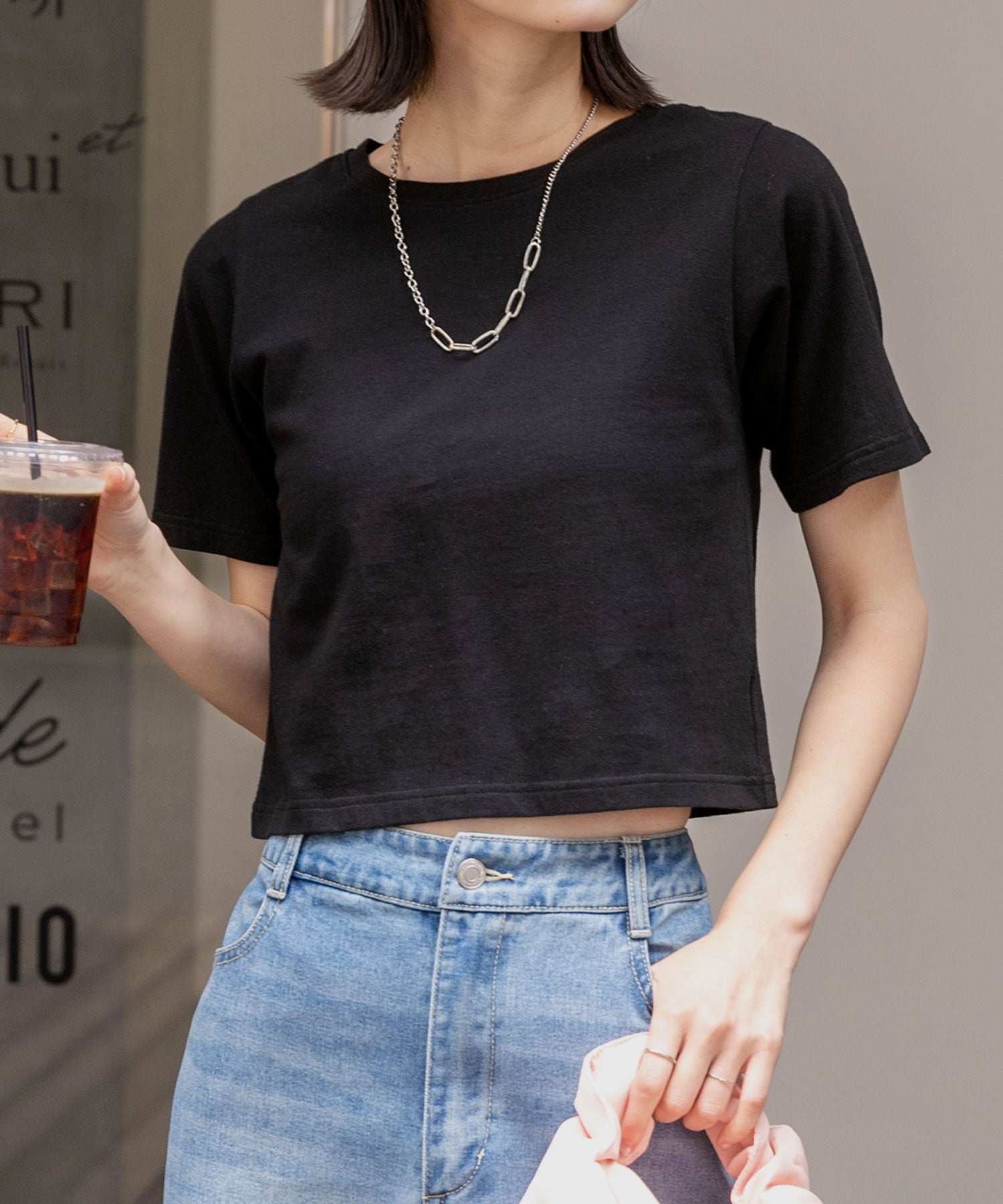アドティエ ad thie シンプル無地 ボーダー ショート丈ミニTシャツ (ブラック(無地)) ブラック(無地)